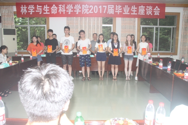 1498617885395033439.jpg IMG_4736.jpg