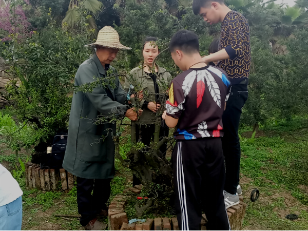 1521427173728013377.png blob.png