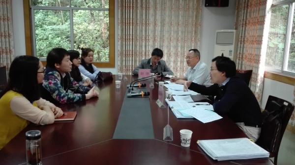 1493778602554023336.jpg 教师座谈.jpg